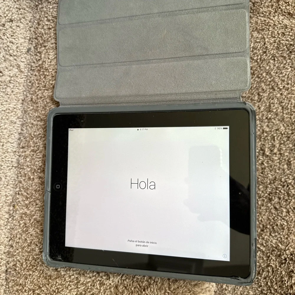 Apple IPAD 4th Generation Tablet with Gray Cover